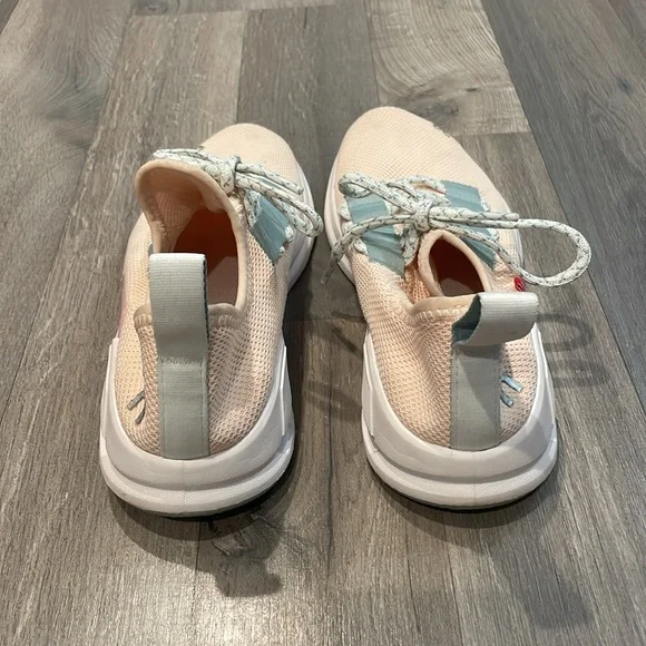 On W Cloudeasy Sneakers - Picture 7 of 16